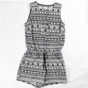NWOT black and white romper with pockets